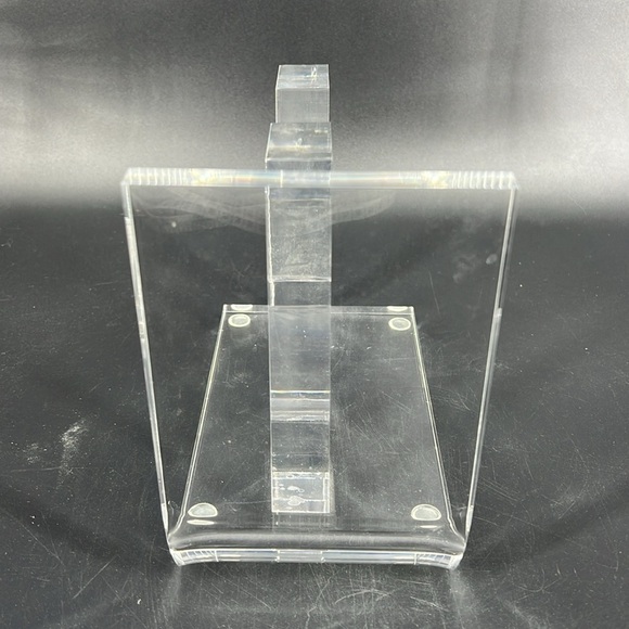 Acrylic “M” Monogram Bookend - Picture 6 of 6